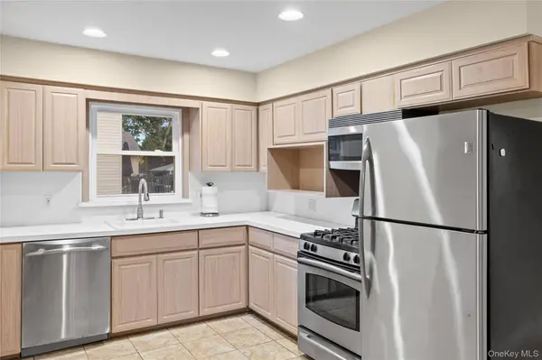 2470 Horace CT, Bellmore, NY 11710