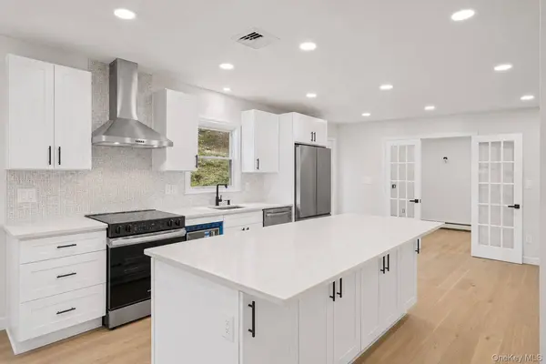 1 Gables BLVD, East Setauket, NY 11733