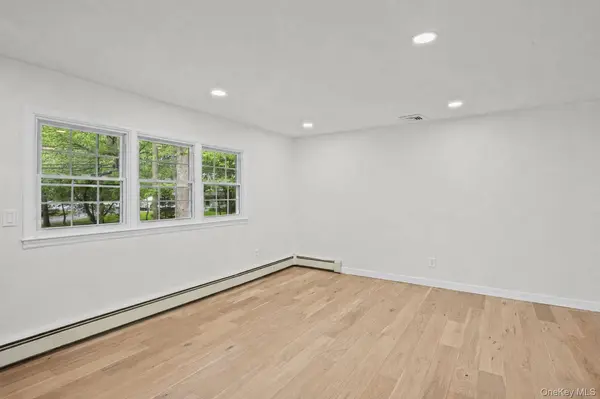 1 Gables BLVD, East Setauket, NY 11733
