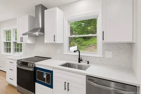 1 Gables BLVD, East Setauket, NY 11733