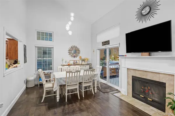 1 Pidgeon CT, Manorville, NY 11949