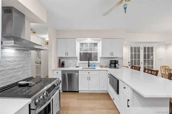 21 Nottingham CT, Nesconset, NY 11767