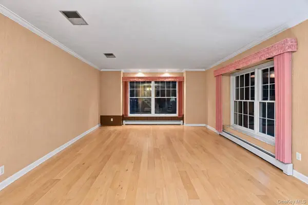 21 Nottingham CT, Nesconset, NY 11767