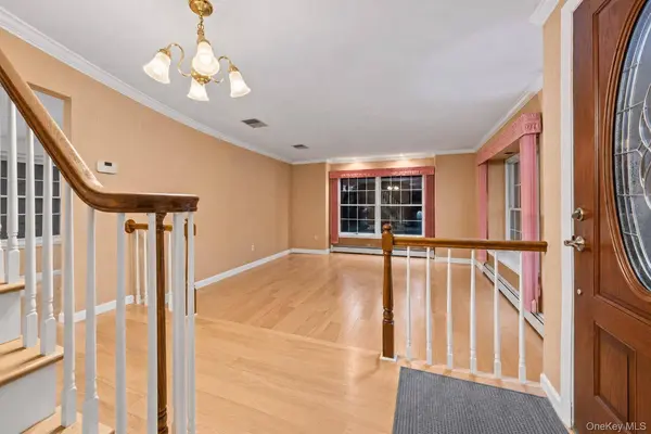 21 Nottingham CT, Nesconset, NY 11767