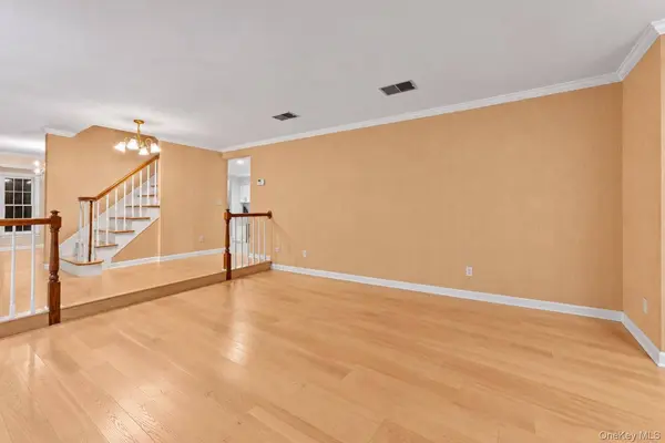 21 Nottingham CT, Nesconset, NY 11767
