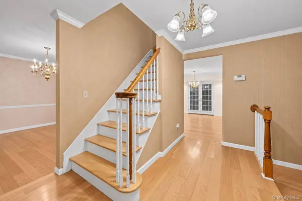 21 Nottingham CT, Nesconset, NY 11767