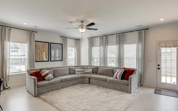 2707 Cottage Hill Ln, Winston-salem, NC 27106-6554