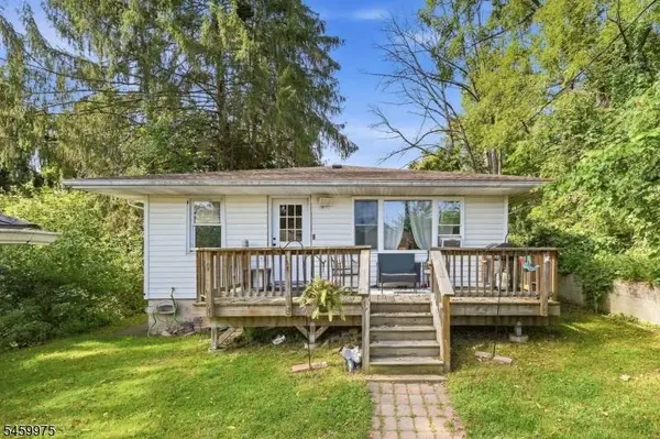 74 Trinity St, Newton Town, NJ 07860