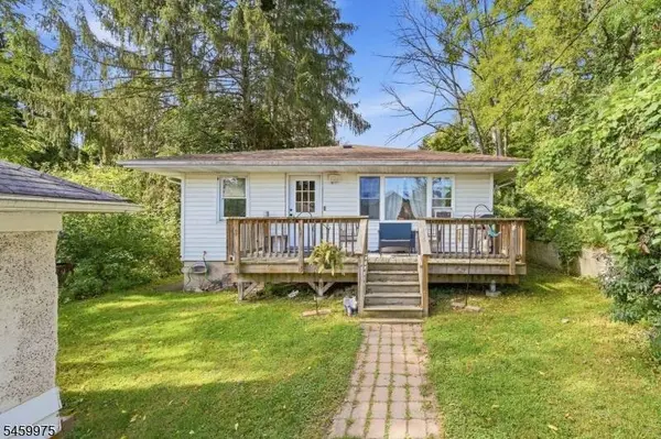 74 Trinity St, Newton Town, NJ 07860