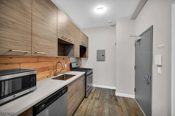 180 Spring St #203, Newton Town, NJ 07860