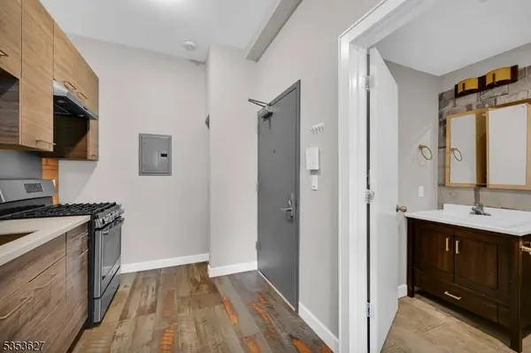 180 Spring St #203, Newton Town, NJ 07860
