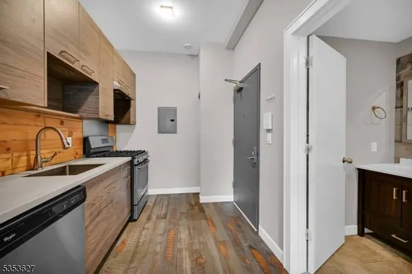 180 Spring St #203, Newton Town, NJ 07860