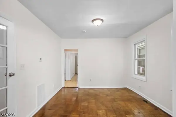 27 Triton Ter, Newark City, NJ 07104