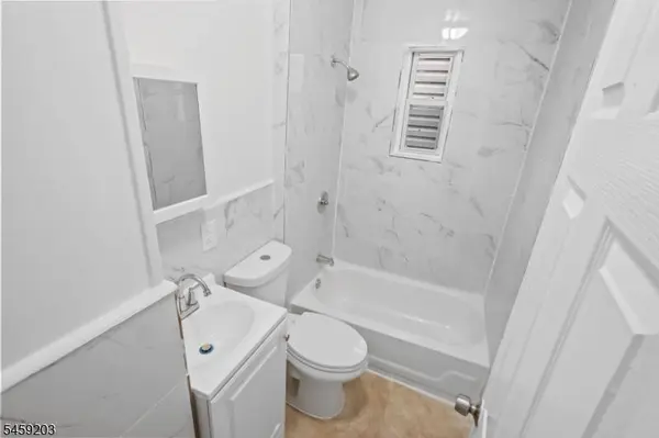 27 Triton Ter, Newark City, NJ 07104