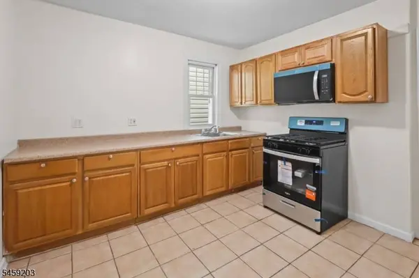 27 Triton Ter, Newark City, NJ 07104