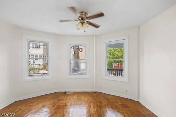 27 Triton Ter, Newark City, NJ 07104