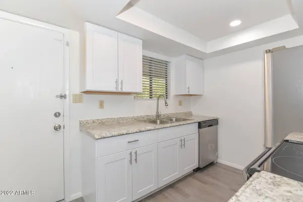 3131 W COCHISE Drive #213, Phoenix, AZ 85051