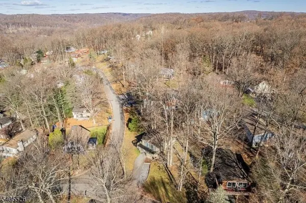 5 Deer Run Dr, High Bridge Boro, NJ 08829