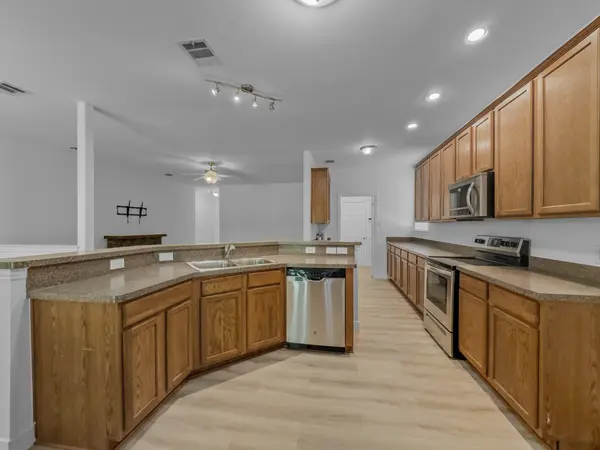 138 Lipan St, Greenville, TX 75402-2808