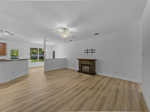 138 Lipan St, Greenville, TX 75402-2808