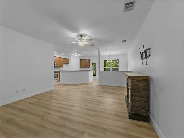 138 Lipan St, Greenville, TX 75402-2808