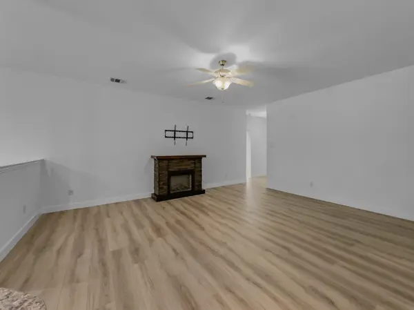 138 Lipan St, Greenville, TX 75402-2808
