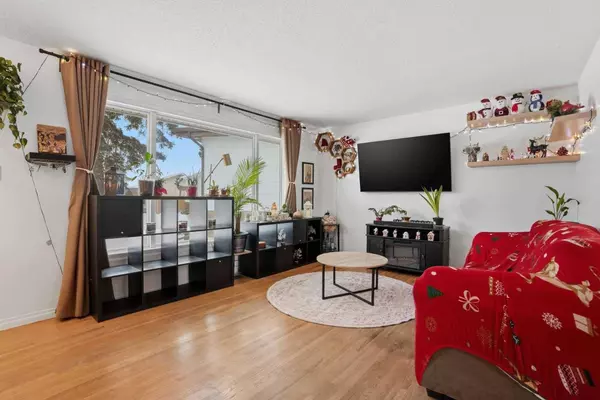 67 Margate PL NE, Calgary, AB T2A3E4