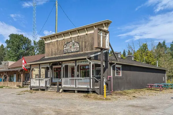 5204 579 Highway W, Rural Mountain View County, AB T0M2E0