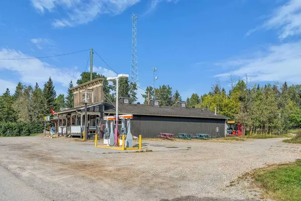 5204 579 Highway W, Rural Mountain View County, AB T0M2E0