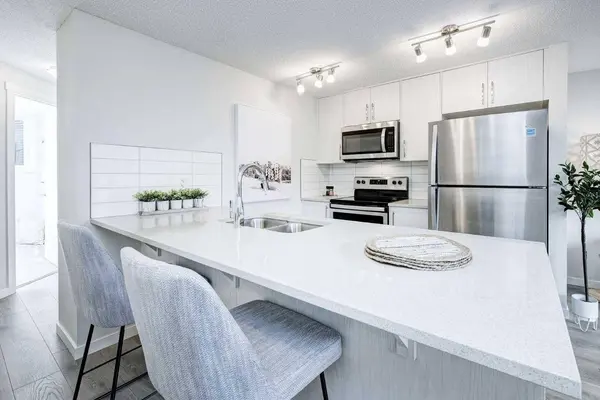 260 Rowley WAY NW #101, Calgary, AB T3L0H5