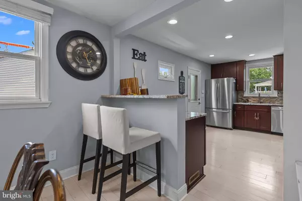 2715 IVY LN, Glenside, PA 19038