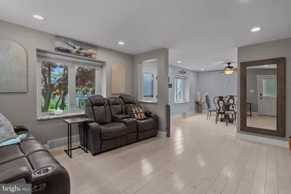 2715 IVY LN, Glenside, PA 19038