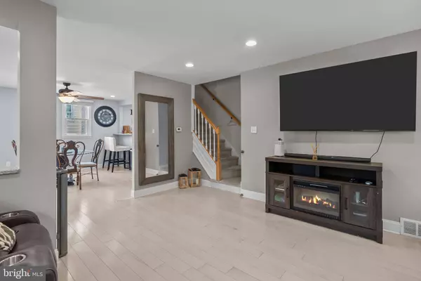 2715 IVY LN, Glenside, PA 19038