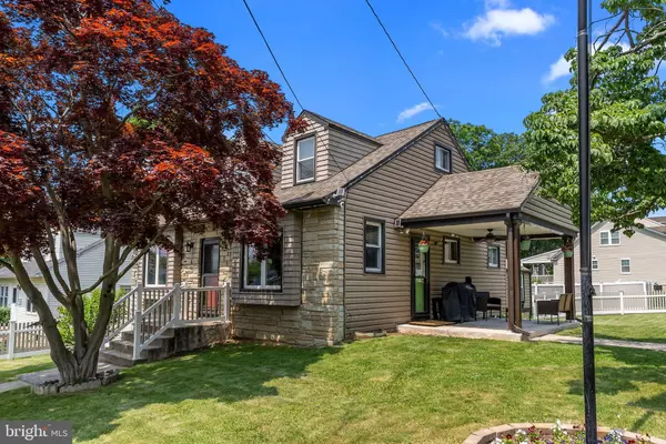 2715 IVY LN, Glenside, PA 19038