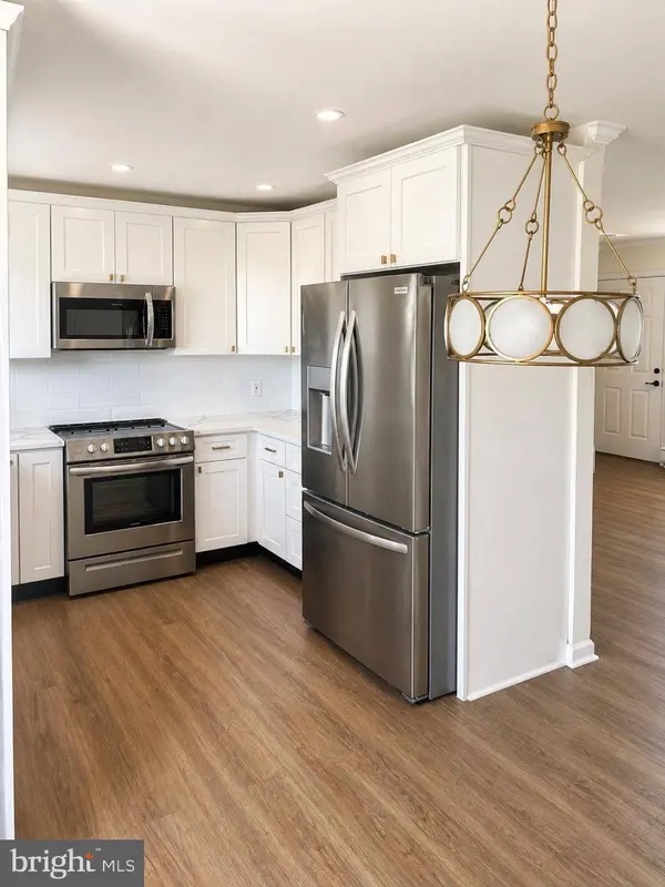 204 KENWOOD DR S, Levittown, PA 19055