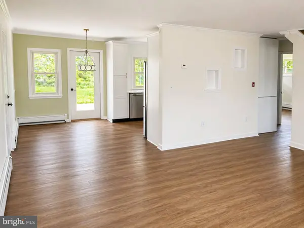 204 KENWOOD DR S, Levittown, PA 19055
