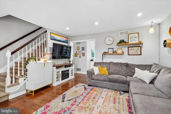 2707 OLD WELSH RD, Willow Grove, PA 19090