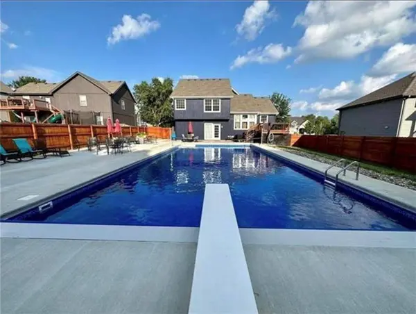 4007 Bennington DR, St Joseph, MO 64506