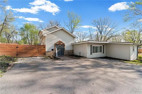 1205 SW South AVE, Blue Springs, MO 64015