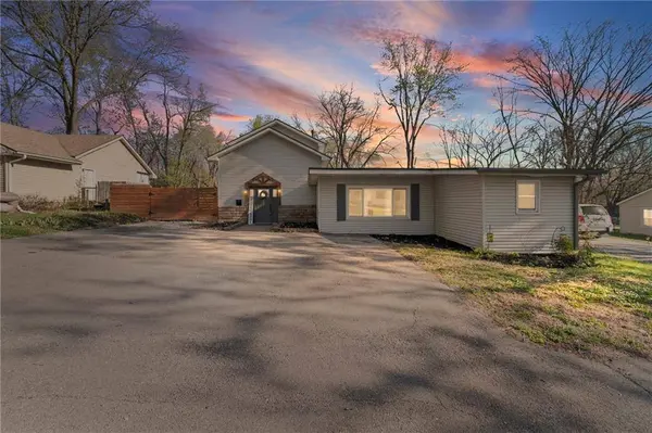 1205 SW South AVE, Blue Springs, MO 64015