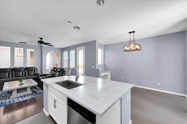 341 Barnhart CIR, Sacramento, CA 95835