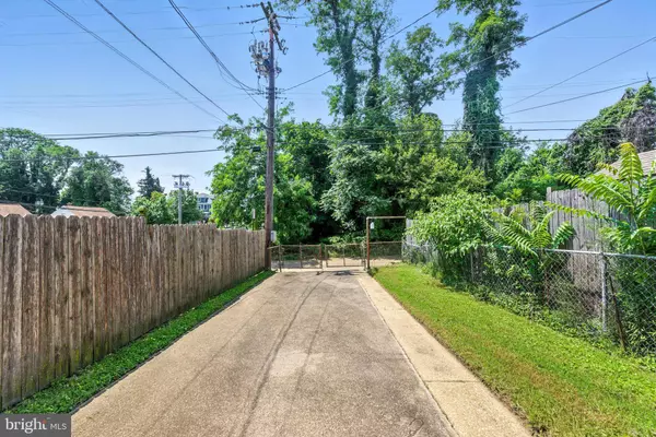 704 WICKLOW RD, Baltimore, MD 21229