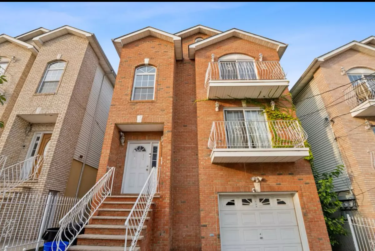 Newark, NJ 07104-4101,31 Chester Ave E #1