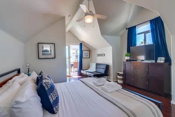 3721 Strandway, San Diego, CA 92109-7119