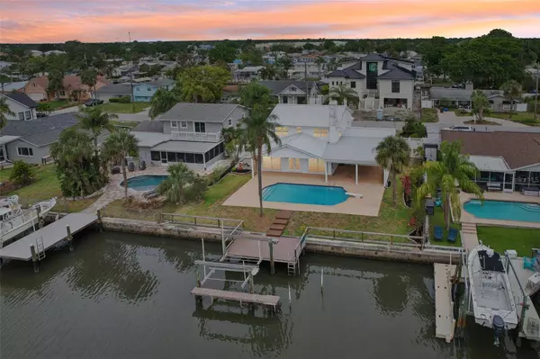 8706 ELMWOOD LN, Tampa, FL 33615