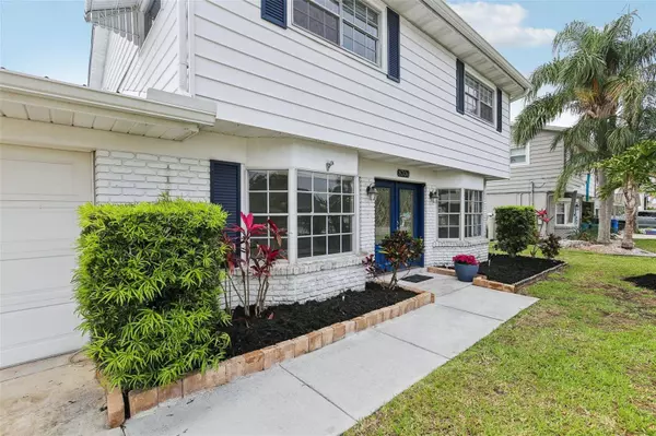 8706 ELMWOOD LN, Tampa, FL 33615