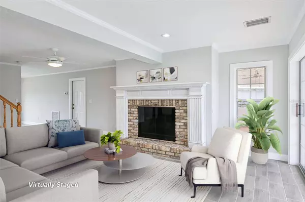 8706 ELMWOOD LN, Tampa, FL 33615