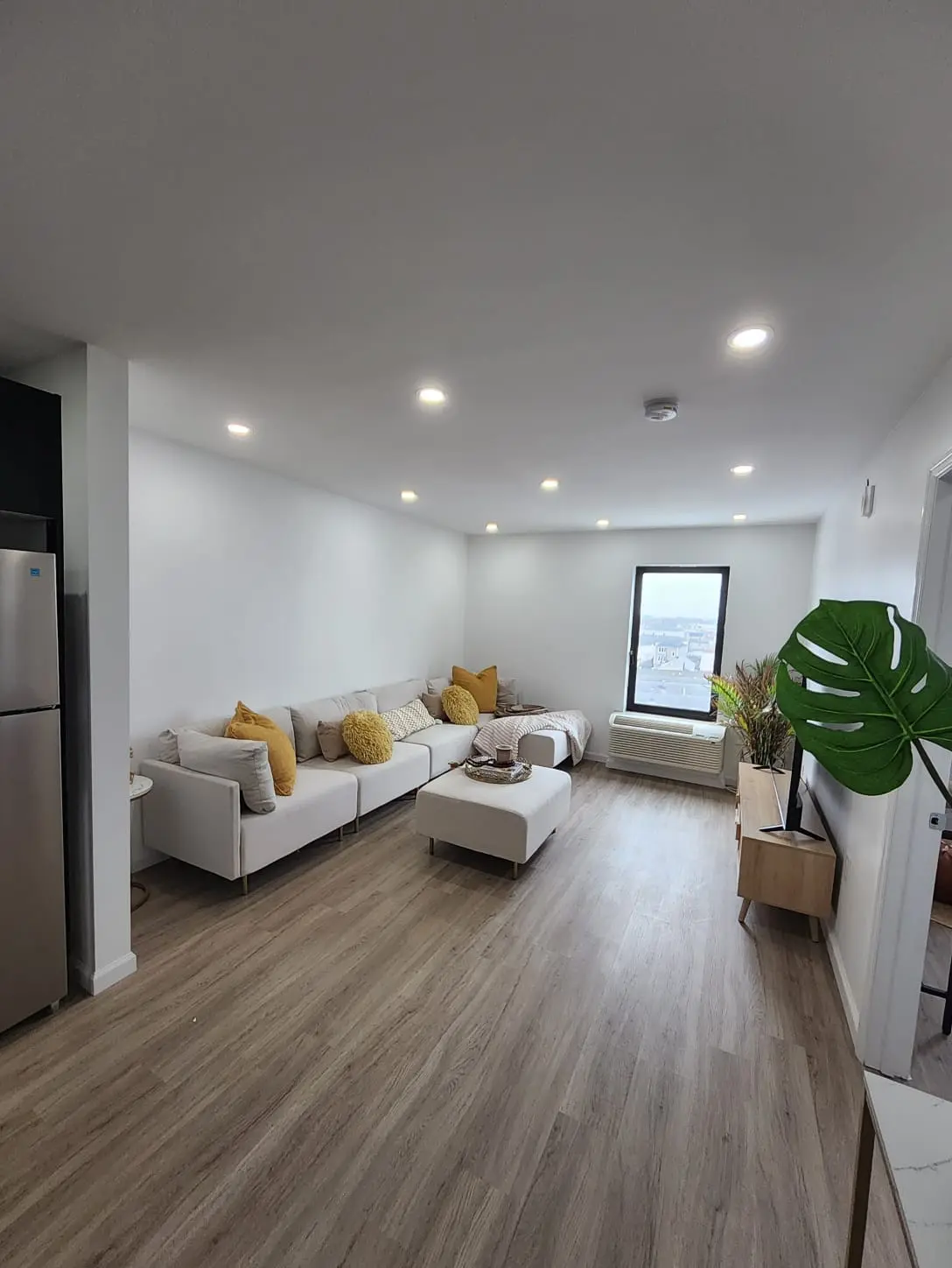556 Market St, Newark City, NJ 07105-7047