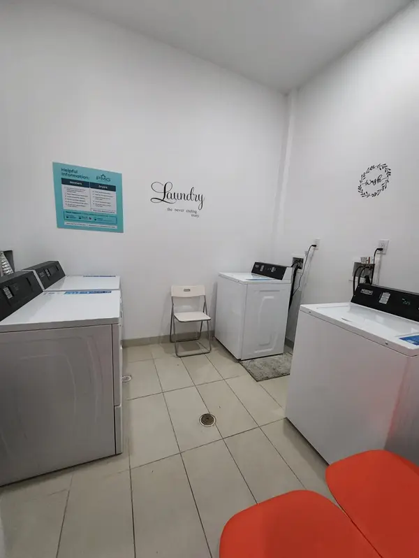 556 Market St, Newark City, NJ 07105-7047