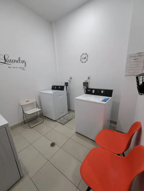 556 Market St, Newark City, NJ 07105-7047